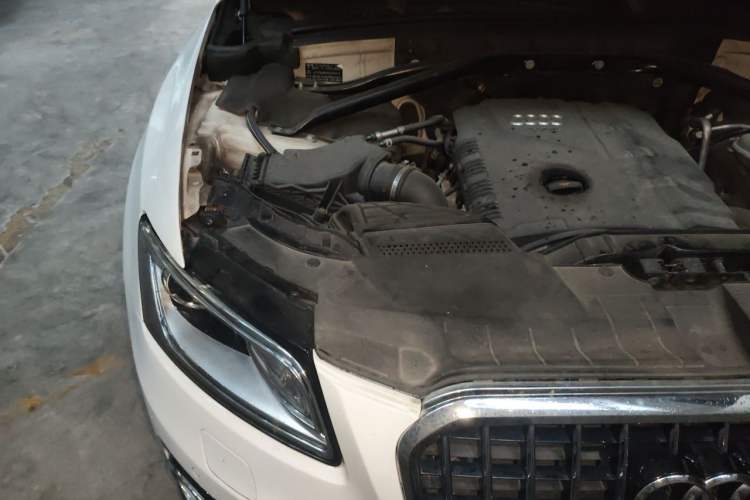 Used Audi Q5 2013 40 TFSI Technology Edition Engine Bay Right