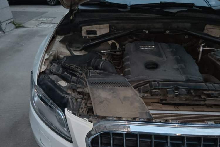 Used Audi Q5 2013 40 TFSI Ambition Engine Bay Right