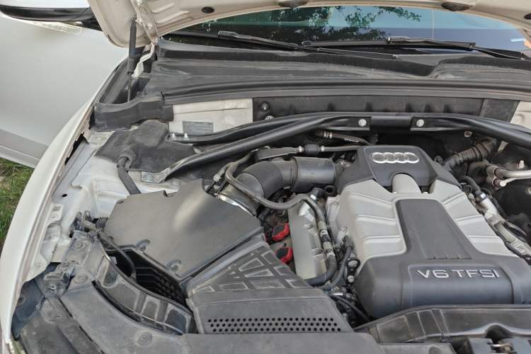 Used Audi Q5 2013 45 TFSI quattro Sport Edition Engine Bay Right