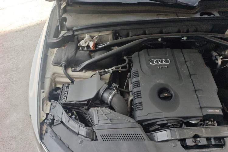 Used Audi Q5 2013 40 TFSI Ambition Engine Bay Right