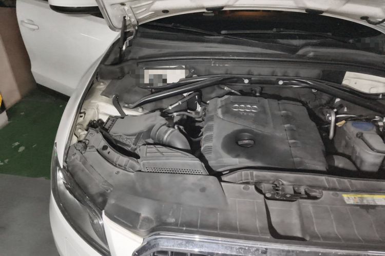 Used Audi Q5 2013 40 TFSI Comfort Edition Engine Bay Right