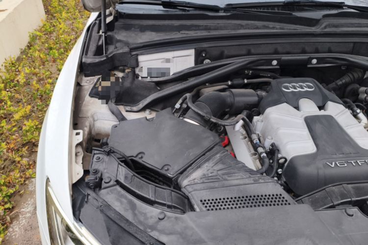 Used Audi Q5 2013 45 TFSI quattro Sport Edition Engine Bay Right
