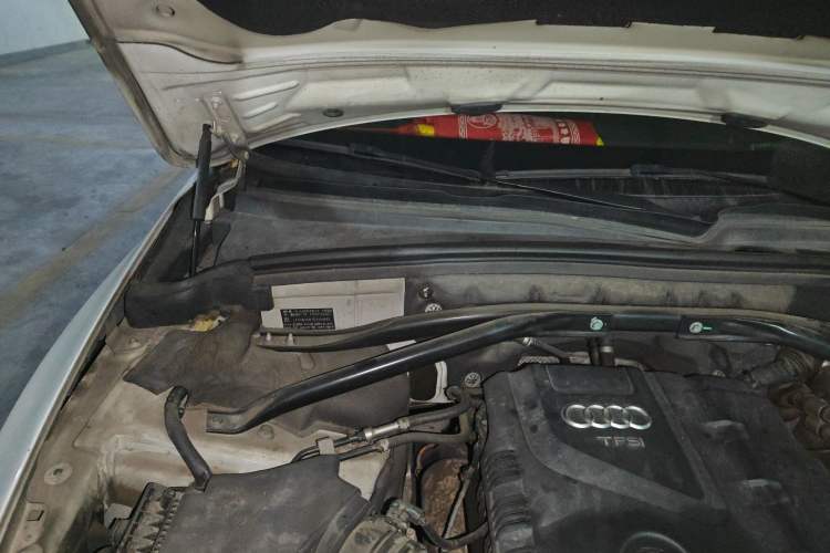 Used Audi Q5 2013 40 TFSI Ambition Engine Bay Right