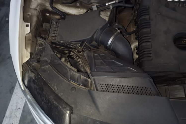 Used Audi Q5 2013 40 TFSI Technology Edition Engine Bay Right
