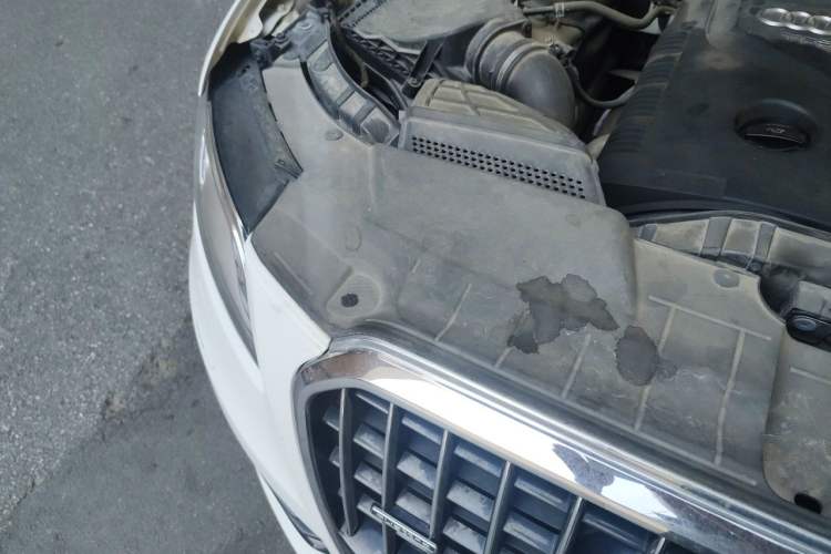 Used Audi Q5 2013 40 TFSI Comfort Edition Engine Bay Right