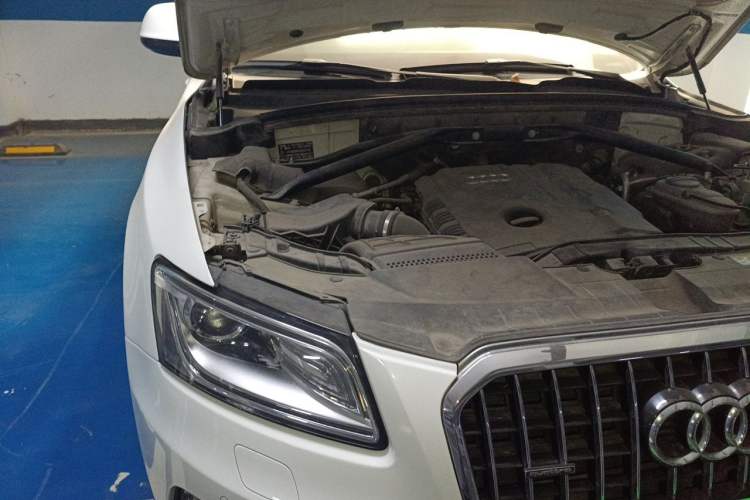 Used Audi Q5 2013 40 TFSI Comfort Edition Engine Bay Right