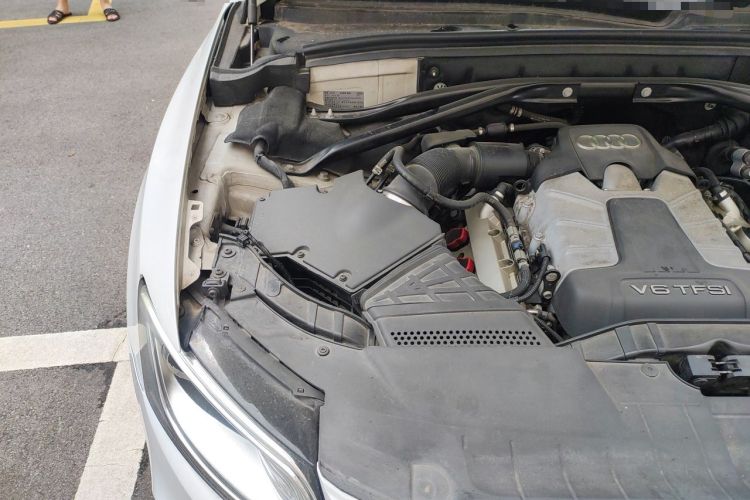 Used Audi Q5 2013 45 TFSI quattro Sport Edition Engine Bay Right