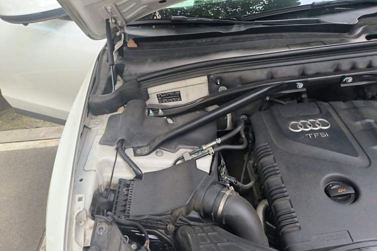 Used Audi Q5 2013 40 TFSI Ambition Engine Bay Right