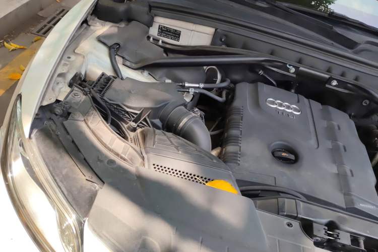 Used Audi Q5 2013 40 TFSI Technology Edition Engine Bay Right