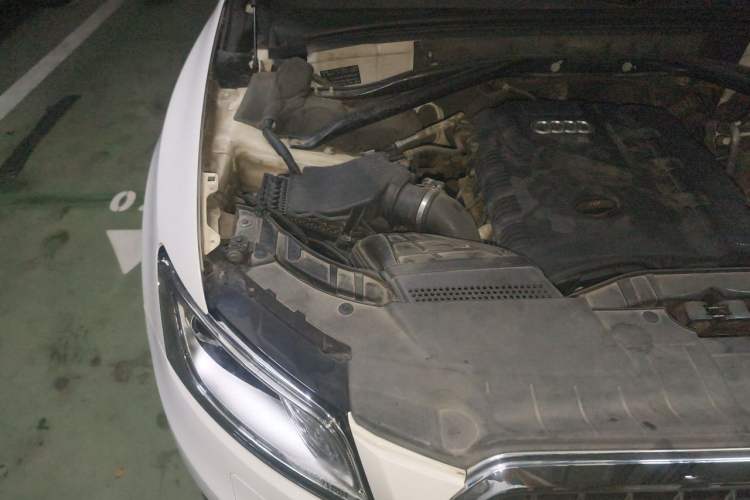 Used Audi Q5 2013 40 TFSI Comfort Edition Engine Bay Right