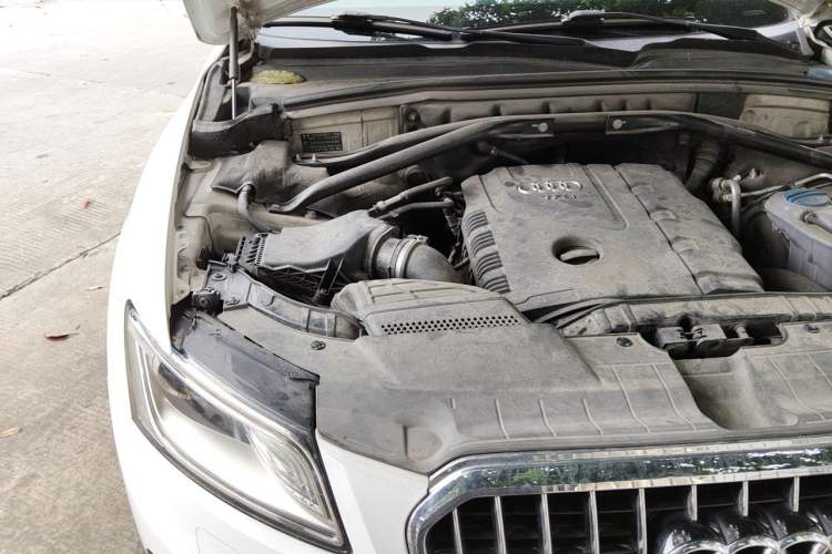 Used Audi Q5 2013 40 TFSI Comfort Edition Engine Bay Right
