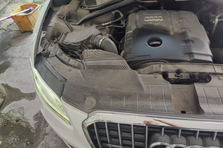 Used Audi Q5 2013 40 TFSI Ambition Engine Bay Right