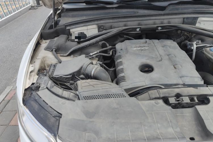 Used Audi Q5 2013 40 TFSI Ambition Engine Bay Right