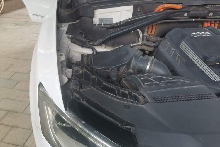 Used Audi Q5 2013 40 TFSI hybrid Engine Bay Right