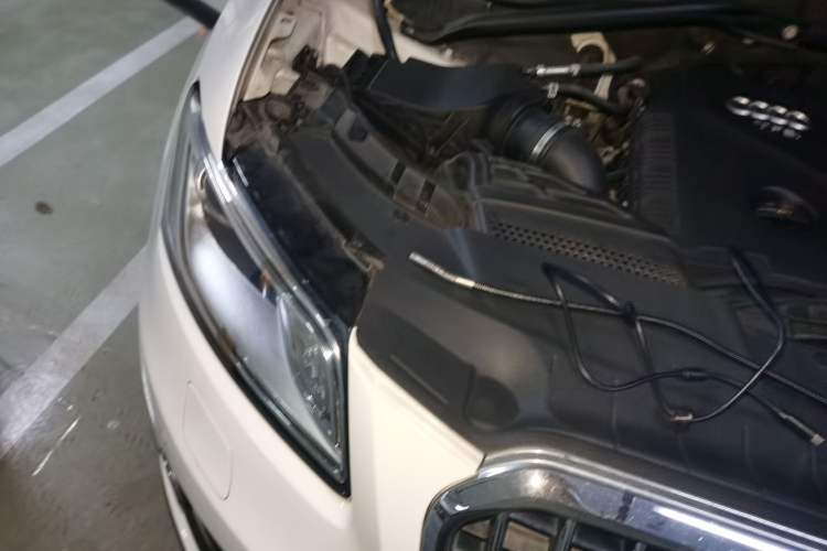 Used Audi Q5 2013 40 TFSI Technology Edition Engine Bay Right