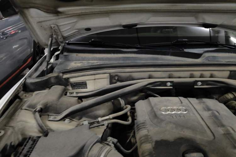 Used Audi Q5 2013 40 TFSI Comfort Edition Engine Bay Right
