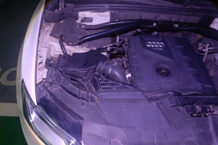 Used Audi Q5 2013 40 TFSI Ambition Engine Bay Right
