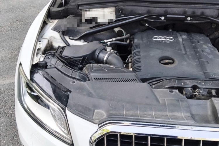 Used Audi Q5 2013 40 TFSI Ambition Engine Bay Right
