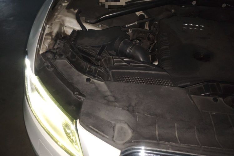 Used Audi Q5 2013 40 TFSI Technology Edition Engine Bay Right