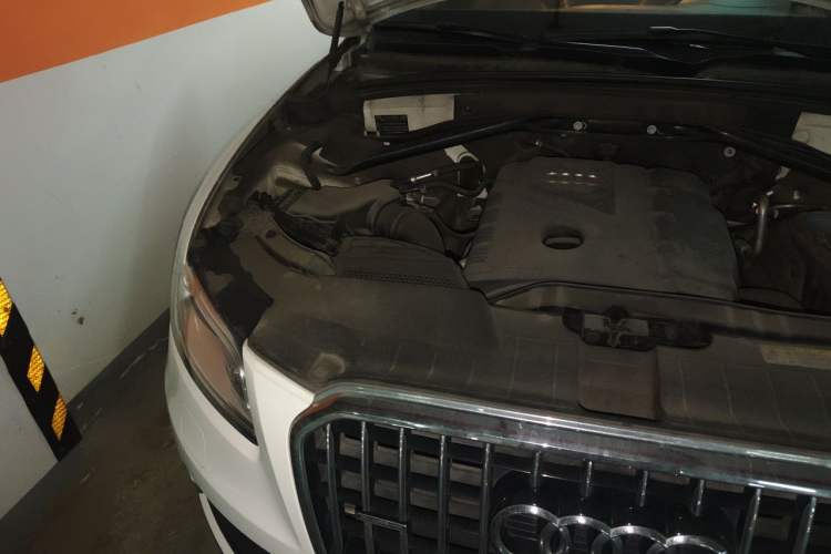 Used Audi Q5 2013 40 TFSI Technology Edition Engine Bay Right