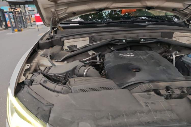 Used Audi Q5 2013 40 TFSI Ambition Engine Bay Right