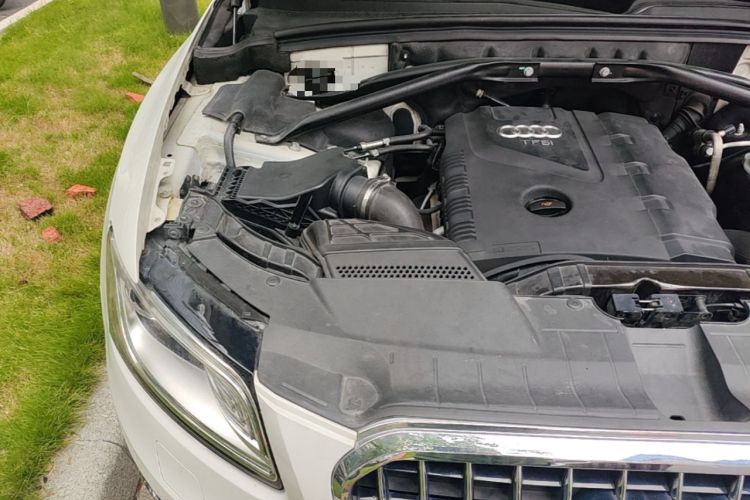 Used Audi Q5 2013 40 TFSI Ambition Engine Bay Right