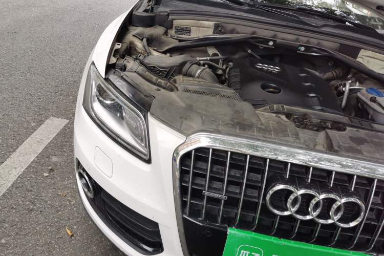 Used Audi Q5 2013 40 TFSI Comfort Edition Engine Bay Right