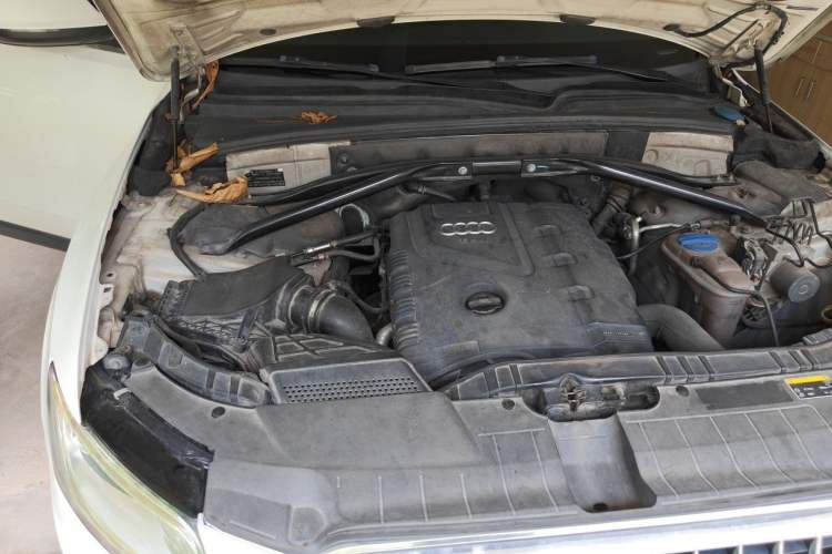 Used Audi Q5 2013 40 TFSI Technology Edition Engine Bay Right
