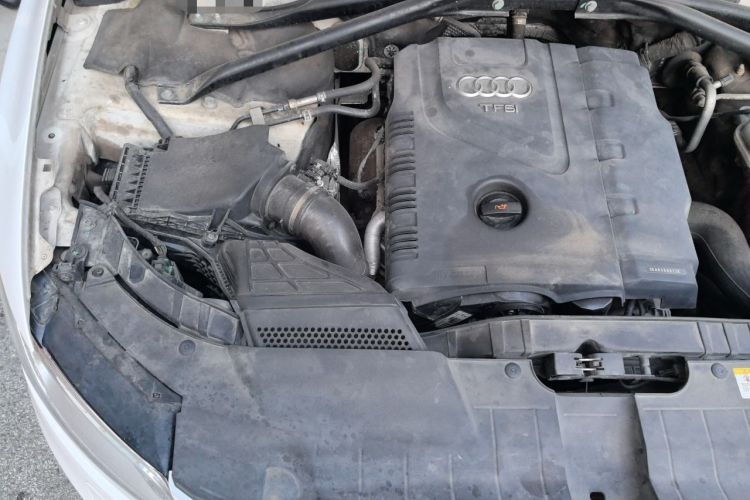 Used Audi Q5 2013 40 TFSI Comfort Edition Engine Bay Right