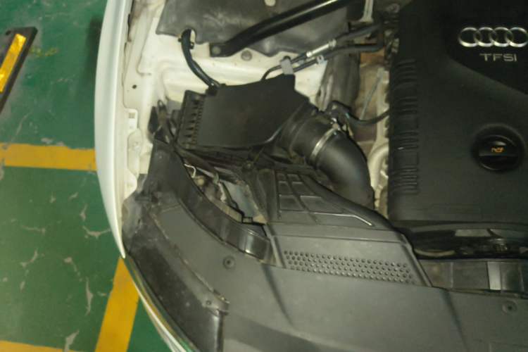 Used Audi Q5 2013 40 TFSI Ambition Engine Bay Right