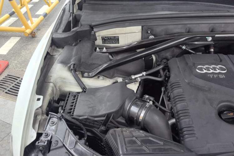 Used Audi Q5 2013 40 TFSI Ambition Engine Bay Right