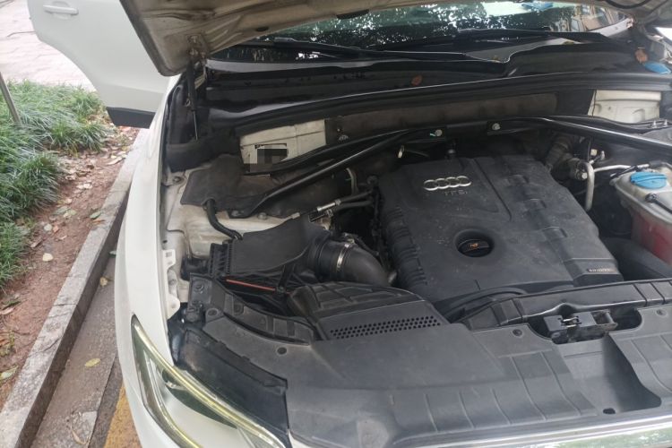 Used Audi Q5 2013 40 TFSI Ambition Engine Bay Right
