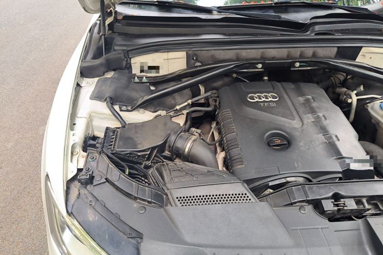 Used Audi Q5 2013 40 TFSI Ambition Engine Bay Right