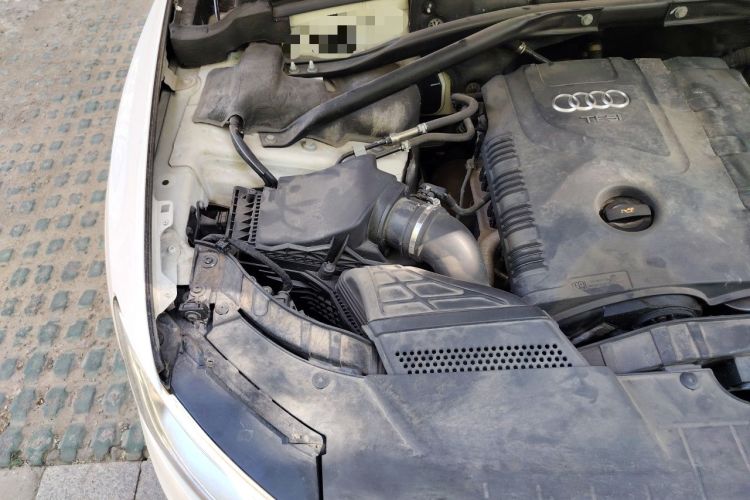 Used Audi Q5 2013 40 TFSI Ambition Engine Bay Right