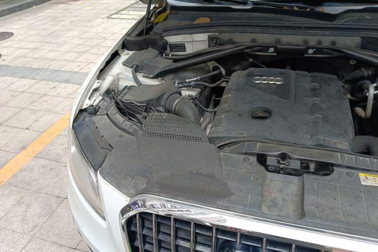 Used Audi Q5 2013 40 TFSI Technology Edition Engine Bay Right