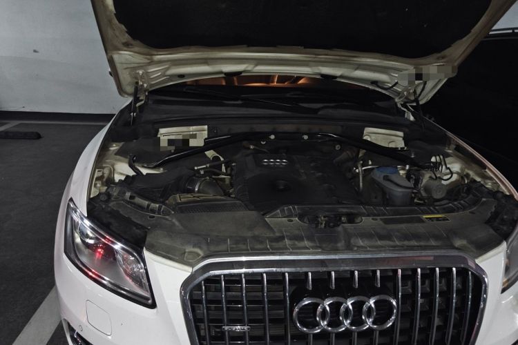 Used Audi Q5 2013 40 TFSI Comfort Edition Engine Bay Right