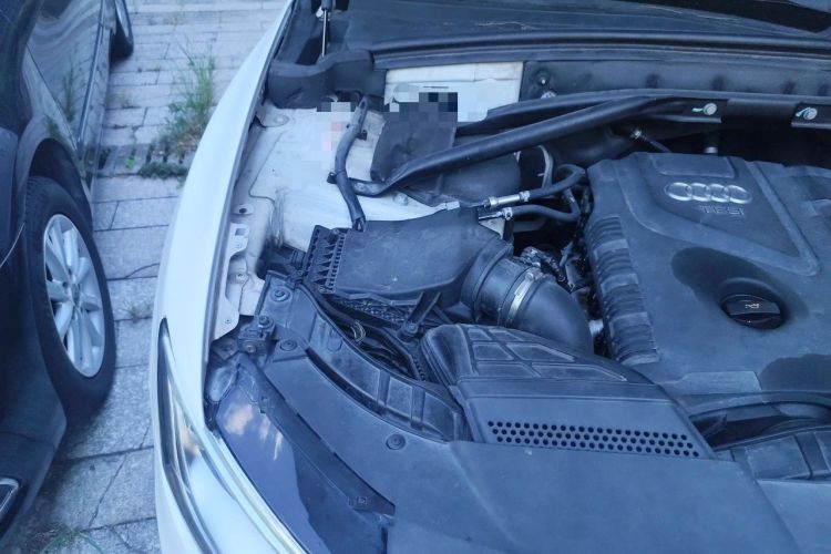 Used Audi Q5 2013 40 TFSI Ambition Engine Bay Right