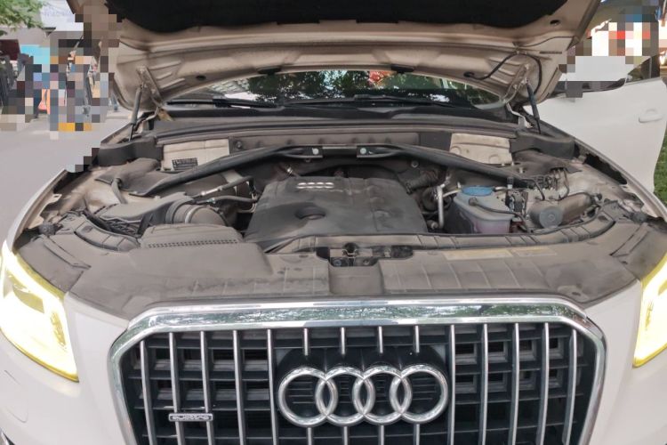 Used Audi Q5 2013 40 TFSI Ambition Engine Bay