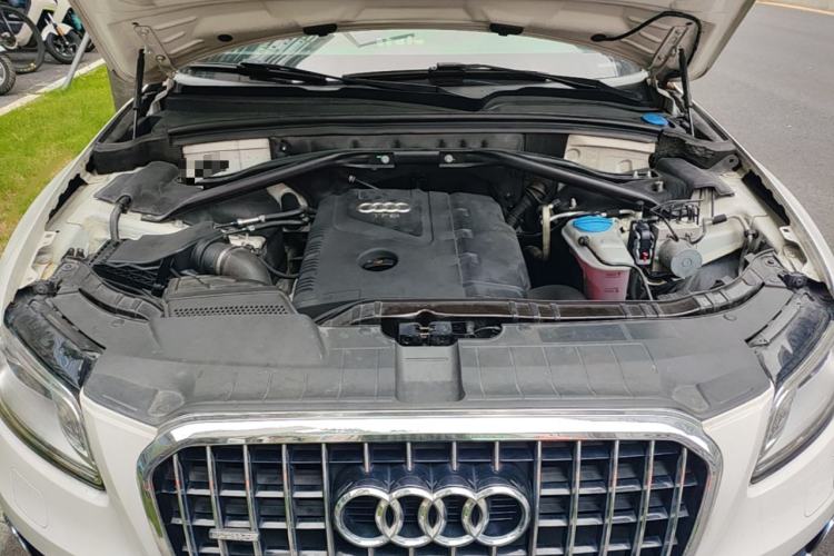 Used Audi Q5 2013 40 TFSI Ambition Engine Bay