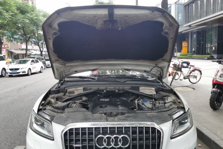 Used Audi Q5 2013 40 TFSI Comfort Edition Engine Bay