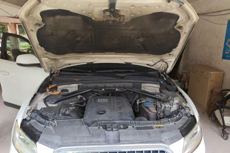 Used Audi Q5 2013 40 TFSI Technology Edition Engine Bay