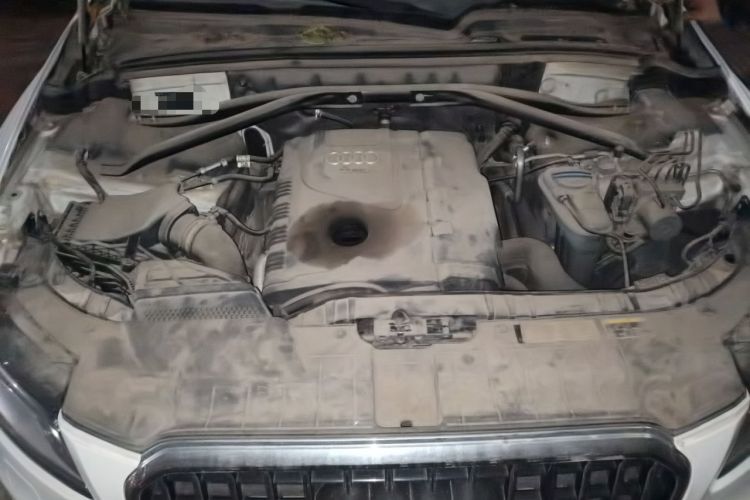 Used Audi Q5 2013 40 TFSI Ambition Engine Bay