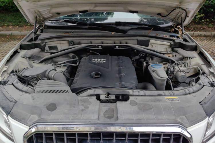 Used Audi Q5 2013 40 TFSI Technology Edition Engine Bay