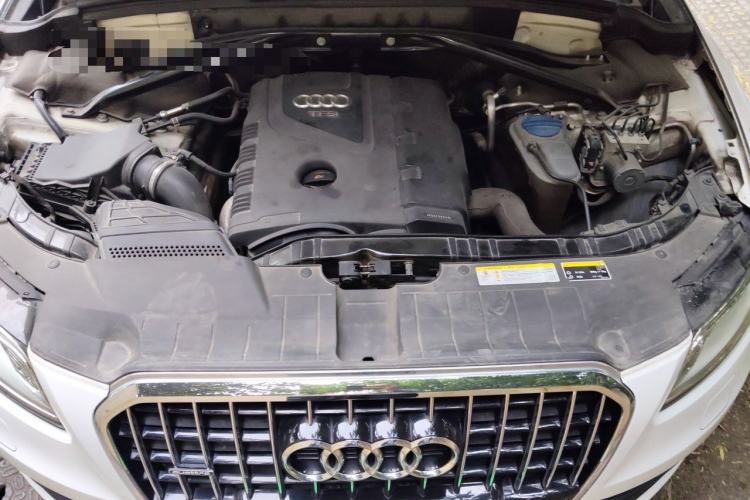 Used Audi Q5 2013 40 TFSI Luxury Model Engine Bay
