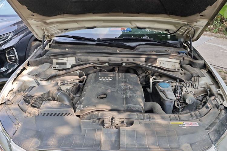 Used Audi Q5 2013 40 TFSI Technology Edition Engine Bay
