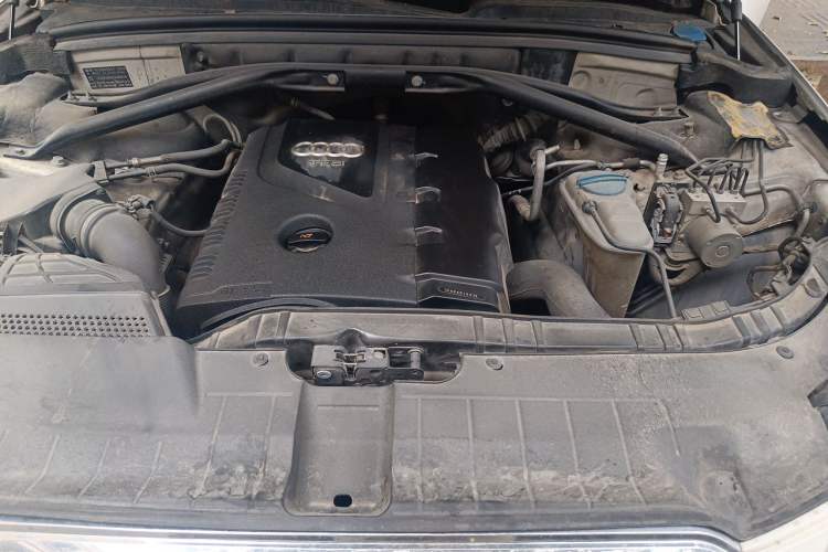 Used Audi Q5 2013 40 TFSI Ambition Engine Bay