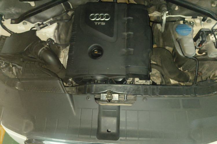 Used Audi Q5 2013 40 TFSI Ambition Engine Bay