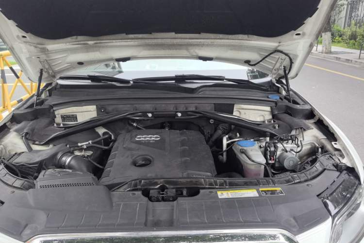 Used Audi Q5 2013 40 TFSI Ambition Engine Bay