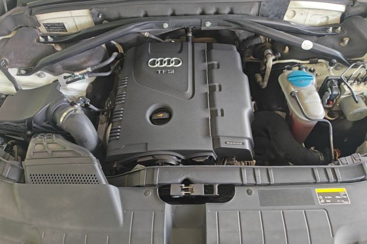 Used Audi Q5 2013 40 TFSI Comfort Edition Engine Bay