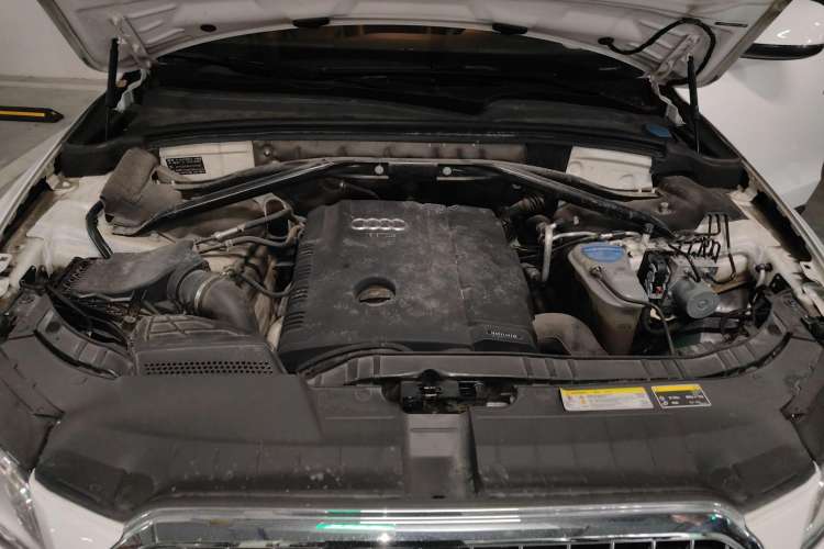 Used Audi Q5 2013 40 TFSI Technology Edition Engine Bay